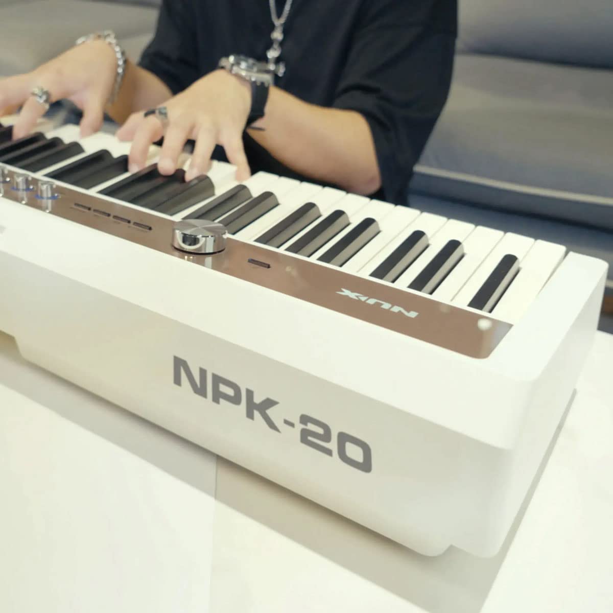 White 88-Key Portable Digital Piano A884127